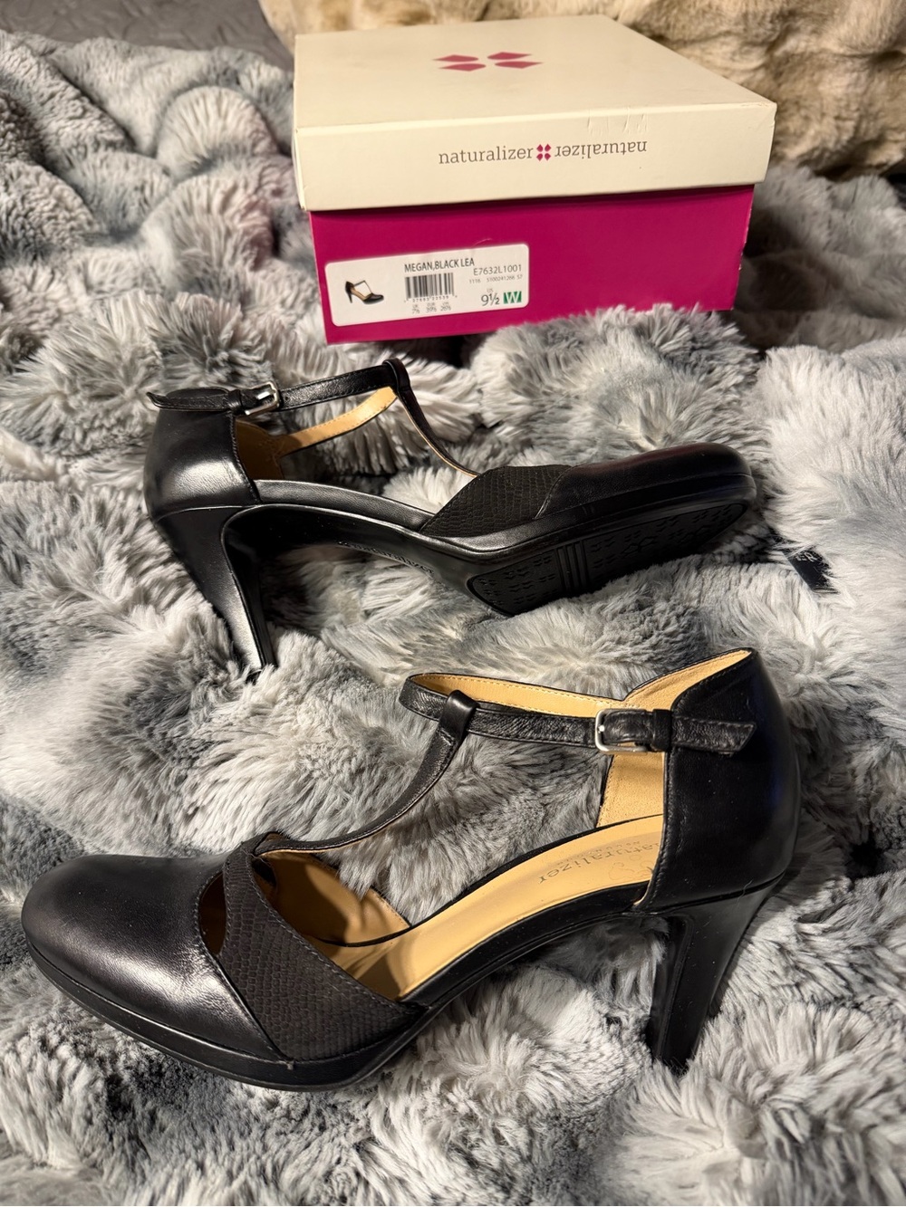 NIB Naturalizer Megan Black Leather T-Strap Pumps Heels 9.5 W Wide$50